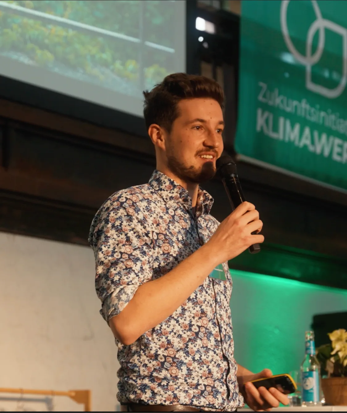 Ingwar Perowanowitsch hält Keynote-Vortrag über Fahrradstädte und nachhaltige Mobilität vor Publikum